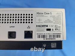 Xbox One S 1681 Système De Jeu Vidéo Blanc Console 1tb Très Bon État