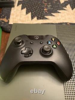 Xbox One S Bundle 1 To Military Green-good Condition, Avec Jeux Et Contrôleur