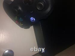 Xbox One X Console Bon État Est Livré Avec Contrôleur, Hdmi, Cordons D'alimentation
