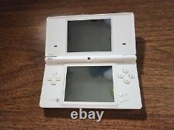 (bon État) Nintendo Dsi Console De Jeu Portable Blanc Avec Chargeur