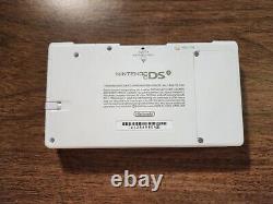 (bon État) Nintendo Dsi Console De Jeu Portable Blanc Avec Chargeur